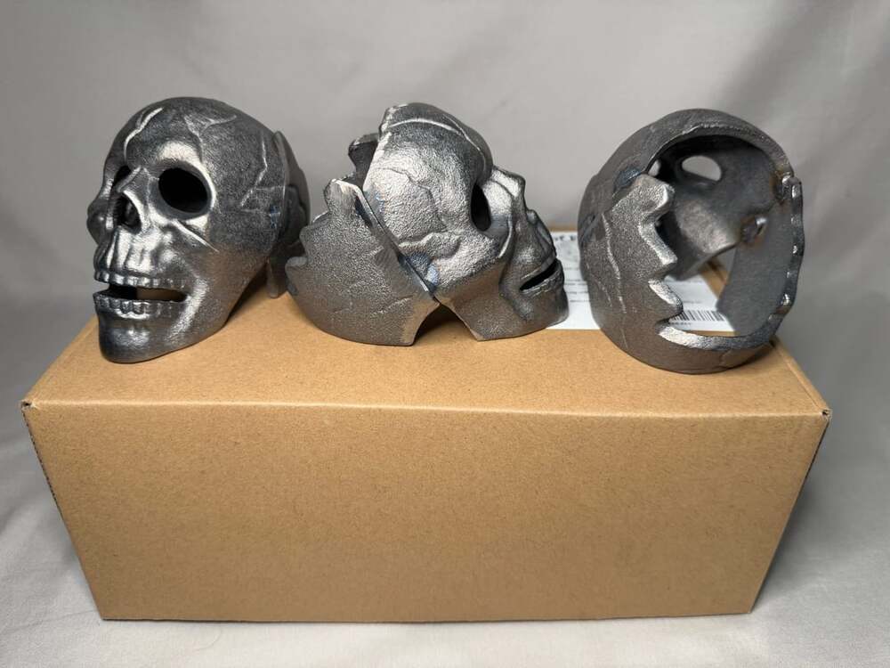 Brand new!  Fireproof Fire Pit Skull Cast Iron Metal Skull Logs Halloween Set